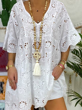 Load image into Gallery viewer, V-neck Mid-sleeved Lace Loose Suit