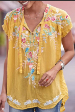 Load image into Gallery viewer, Bohemian Floral Print Curved Hem Casual T-Shirt