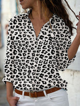 Load image into Gallery viewer, Butterfly Print V-neck Top Loose T-shirt