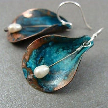 Load image into Gallery viewer, Personalized Fashion Green Leaf Pearl Ear Jewelry
